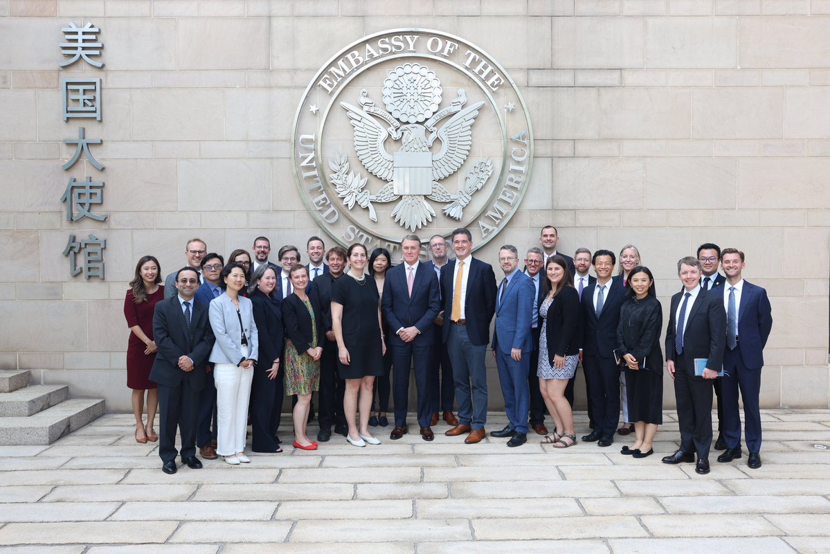 USAmbChina's tweet image. Pleased to meet with the third cohort of @PennUSChina fellows and @NeysunM this week. They are established leaders in national security, economics, trade & tech. Critical issues for the future of U.S.-China relations.