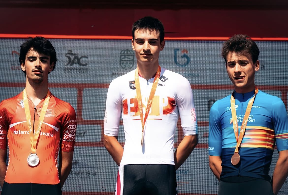 ciclismo_joven's tweet photo. ADRIÁN FAJARDO (2003/🇪🇸/R.BAIXAS E-S23🇪🇸) no podía “olvidarme” de este chico flamante C.🇪🇸 S23 CRI con todo merecimiento, simplemente “voló”, 2024 me encanto en C.🇪🇸 S23 línea (14º) y este año ha dado un paso más confirmando una progresión muy interesante, no le perdáis la pista. https://t.co/F01gBnTuXJ