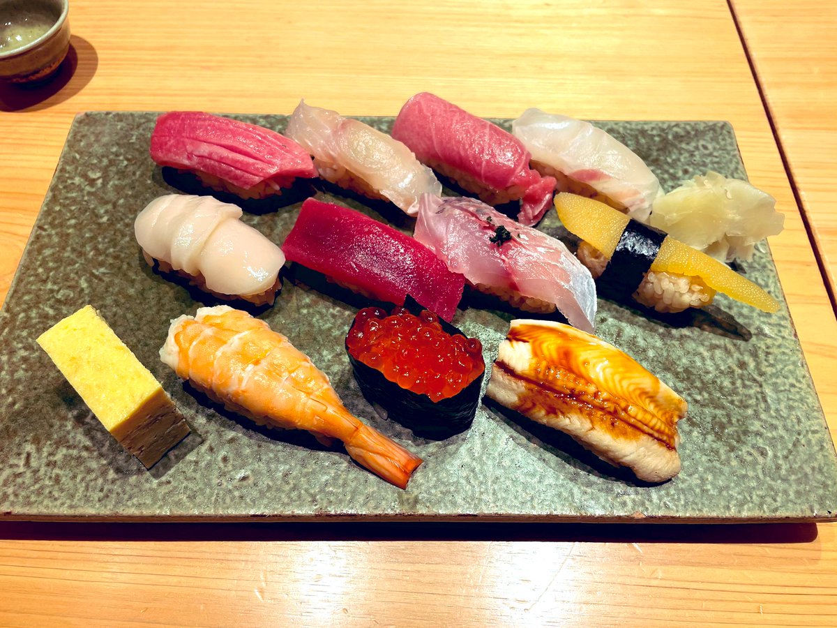 里帰り最終日は、空港ですーしー🕺

うまーい🥰