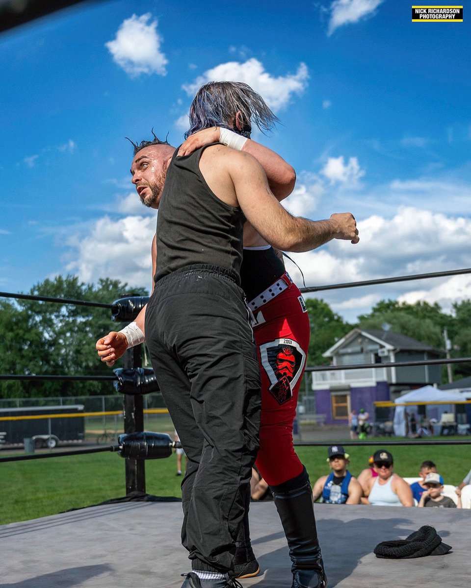 Steve Off (@ihatesteveoff) on Twitter photo Lights Off
It’s like a one arm hug before the other arm knocks your head clean off 🤣
#ThisIsMagic 
📷: Nick Richardson, Pro Wrestling Magic Lights Off
It’s like a one arm hug before the other arm knocks your head clean off 🤣
#ThisIsMagic 
📷: Nick Richardson, Pro Wrestling Magic