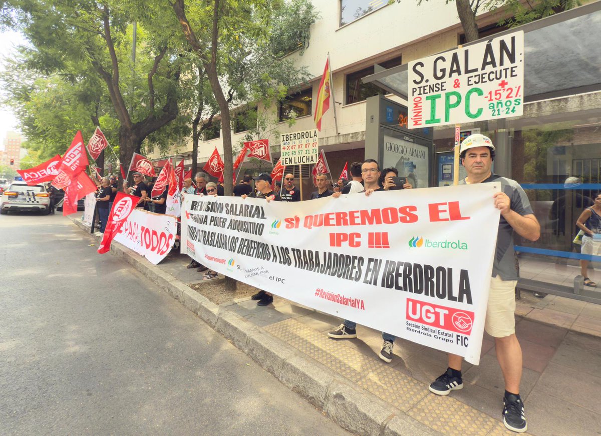 UGT_FICA's tweet photo. Las delegadas y delegados de UGT FICA en Iberdrola se movilizan hoy por un convenio justo, con subidas salariales dignas, estabilidad en el empleo y condiciones laborales decentes. ¡No se aceptan retrocesos!  #ConvenioJustoYa https://t.co/tbiOmiiCcO