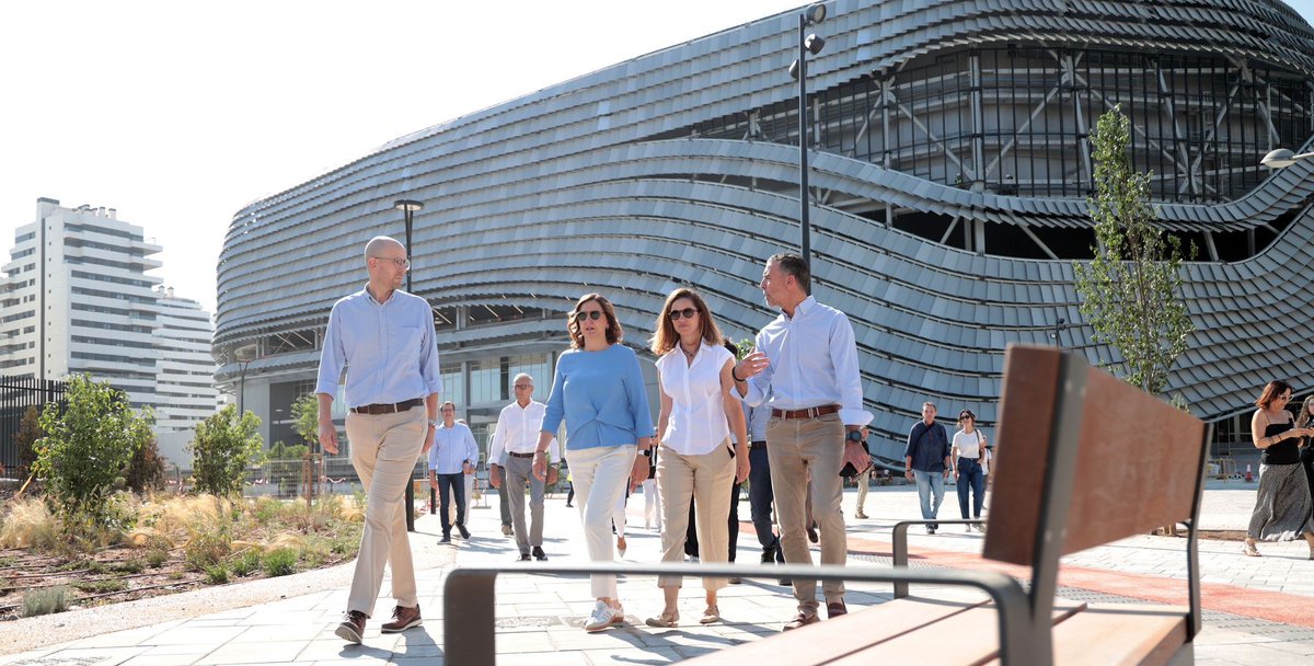 AjuntamentVLC's tweet image. 🏀L'afició del @valenciabasket donarà nom al parc ubicat al costat del @RoigArena i la #Fonteta!
🌳40.000 m² de zones verdes, àrees per a vianants, jocs infantils i pista poliesportiva.
El #RoigArena serà l'escenari de l'#Elecció26 de les #FFMMV i corts.
🔗lc.cx/-X3BAM