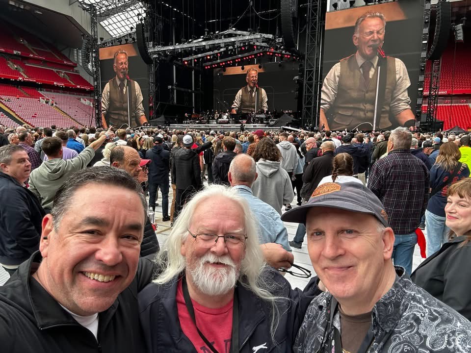 wildandinn's tweet photo. #TheEStreetCafePodcast S4, Ep 14! "7 brand new albums from The Boss. Where do we start? It's impossible to review these in depth in one episode, so Jeff, Dan &amp; special guest @KenLesnik, a friend from NJ take a shallow dive across the box set, and choose a standout on each album." https://t.co/YLyhYnGIGJ