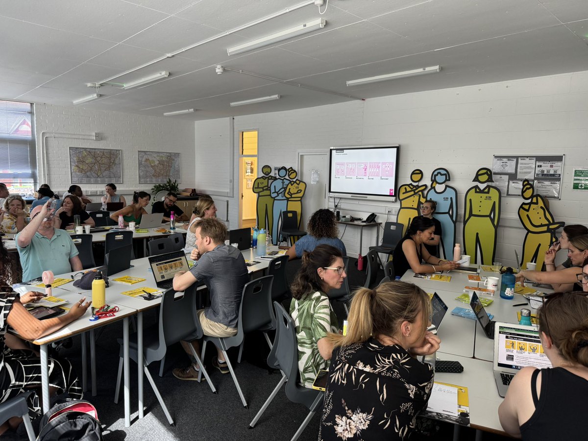 Day 2 of Coaching with <a href="/WALKTHRUs_5/">Walkthrus</a> underway with our <a href="/HaringeyEduc/">Haringey Education Partnership</a> cohort. It is HOT but they are fabulous 🩷