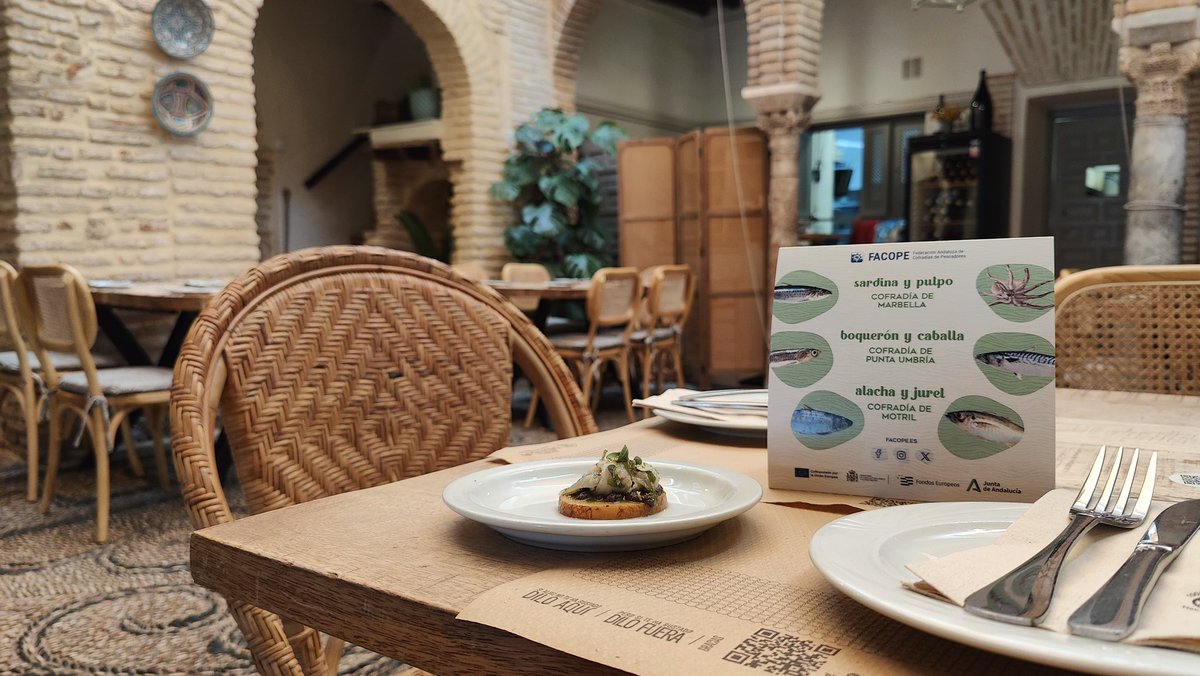 FACOPEAndalucia's tweet photo. Durante cuatro días, seis establecimientos de Córdoba ofrecieron más de 1.000 tapas gratuitas elaboradas con productos #pesqueros andaluces, sorprendiendo al público con creatividad, sabor y una cuidada presentación 🐟
@BodegasMezquita https://t.co/xbAbgx2vnv