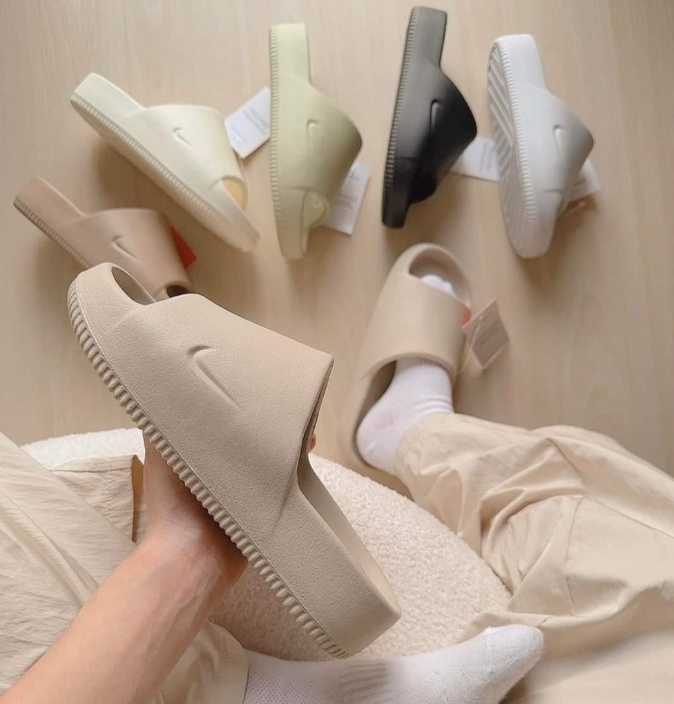 CaminoTV's tweet photo. La concu de la yeezy slide est de retour à 50€

https://t.co/Io0W70zX9m https://t.co/qt1KHWixzi
