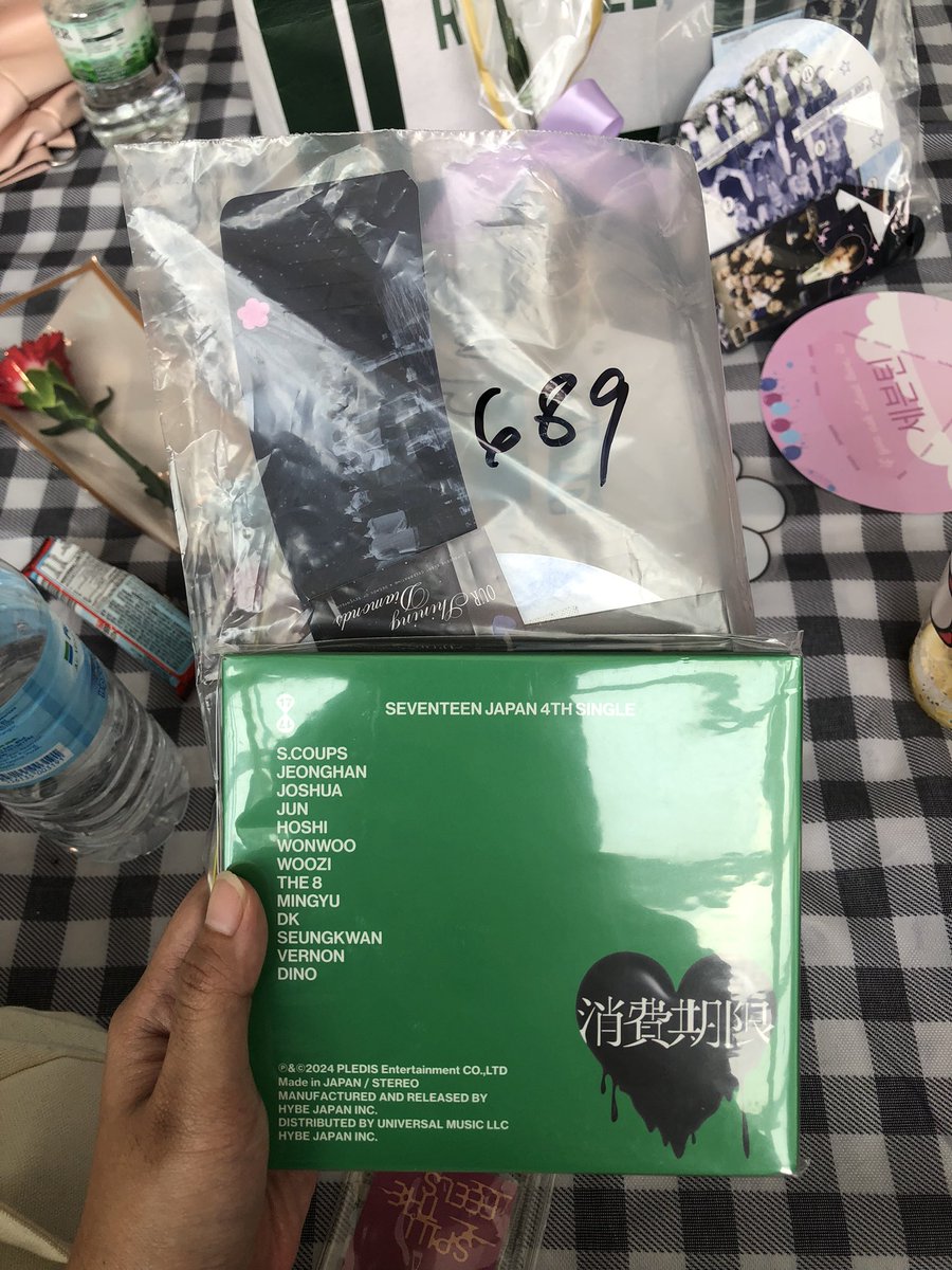 jeonghaniac's tweet photo. sealed album (alhamdulillah rezeki) + 1 bar snickers + 1 svt stickynotes from gumball draw 😚 https://t.co/0lHFU5RIkZ