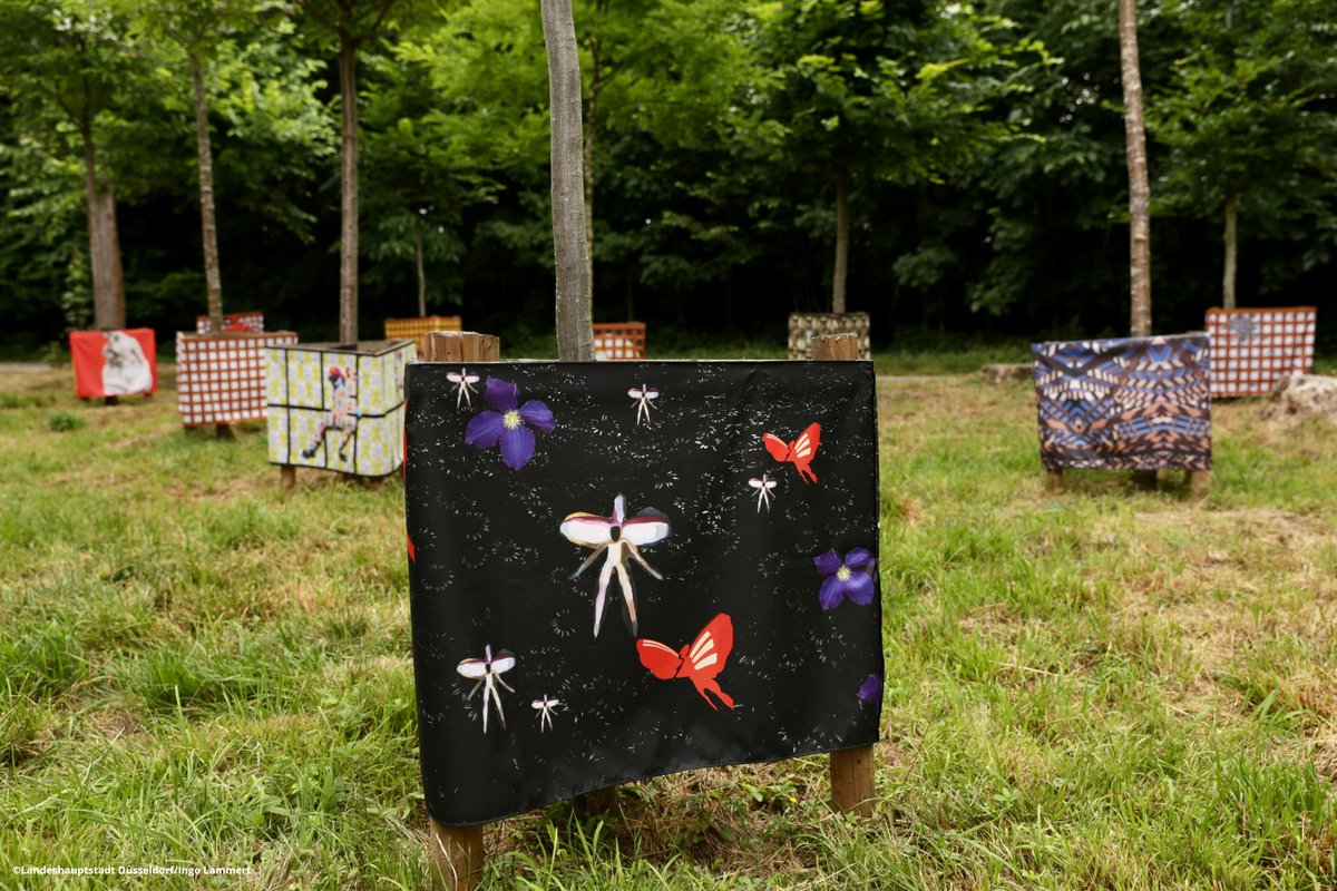 Unter dem Motto "Borrowed Scenery" startete am Sonntag die sechste Auflage des #Lantz’schenSkulpturenparks – ein Projekt der Kunstkommission Düsseldorf. 🌳 Dabei wird die Landschaft bewusst in die Gestaltung eines Gartens einbezogen.

➡️ kunstkommission-duesseldorf.de/projekte/lantz…