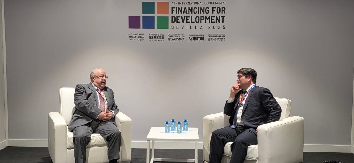 ClubdeMadrid's tweet image. Our Member @CarlosAlvQ met with @CRMartinezGT, Minister of Foreign Affairs of Guatemala @MinexGt 🇬🇹, during #FfD4 in Seville to exchange a high level conversation

#FFD4Sevilla #Financing4Development #ClubdeMadrid