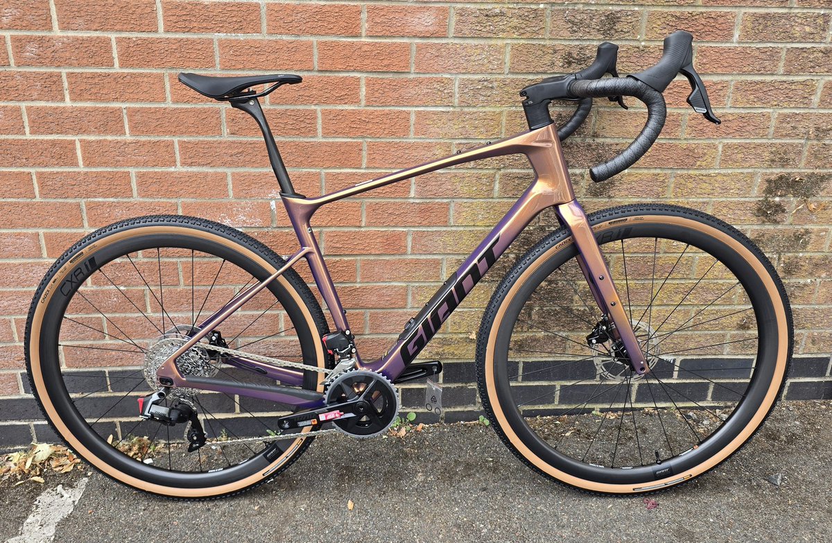 Giant Revolt Advanced Pro 1 2025 

Meteor Storm! The pics really don't do the colour any justice! Pop in to see for yourself! 

Available in store NOW! 😍

#Giant #Giantrevolt #newbikeday #instore #longeatoncycles #tsbikes <a href="/GiantUK/">Giant UK & Eire</a>