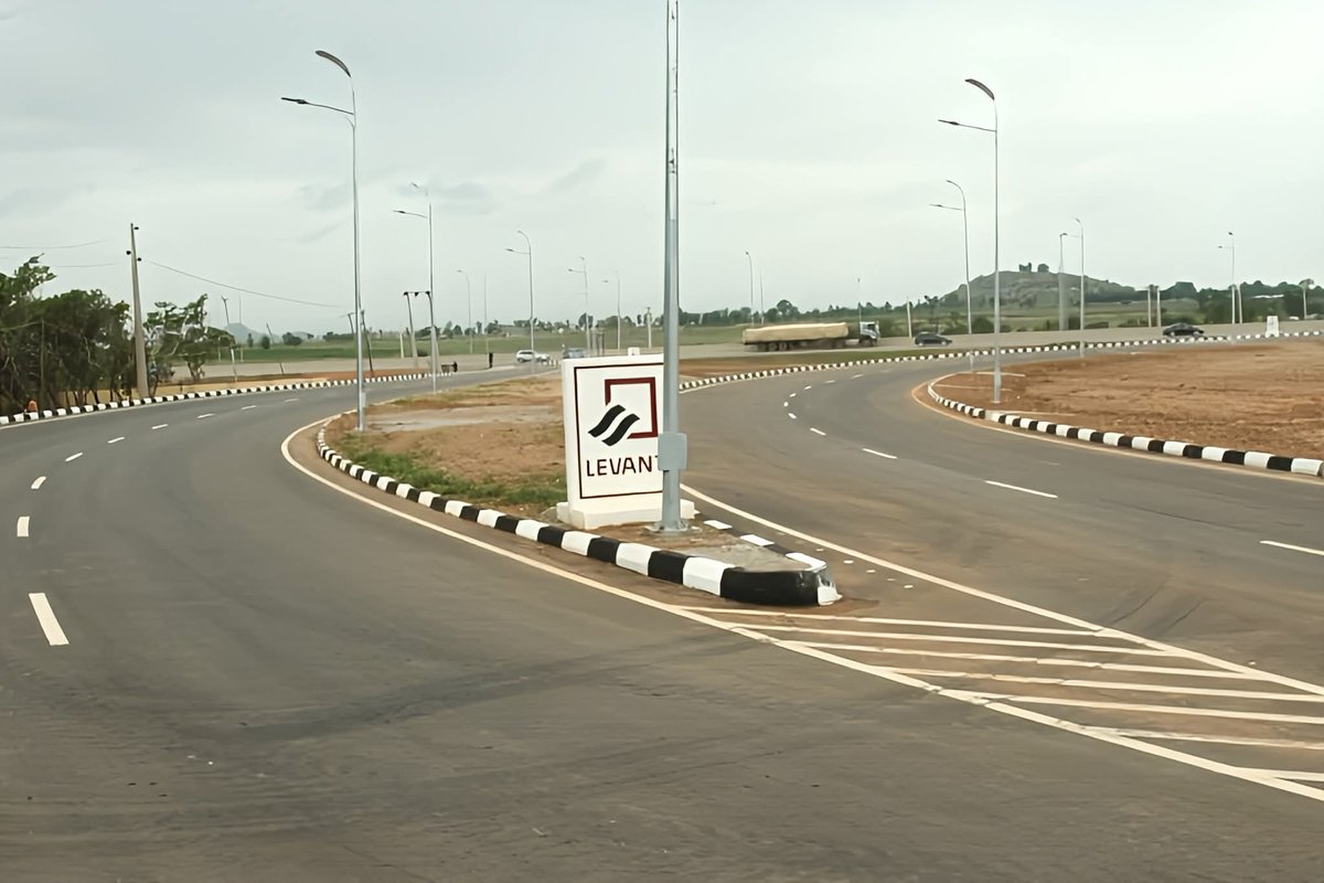 GovWike's tweet image. Yesterday, we inaugurated the newly-constructed access roads in Giri district of the FCT. The road was constructed withing five months.

Today, we will be commissioning the newly constructed Collector Road CN8 (Asuquo Okon Street) from Arterial Road N5 (Obafemi Awolowo Way) to…