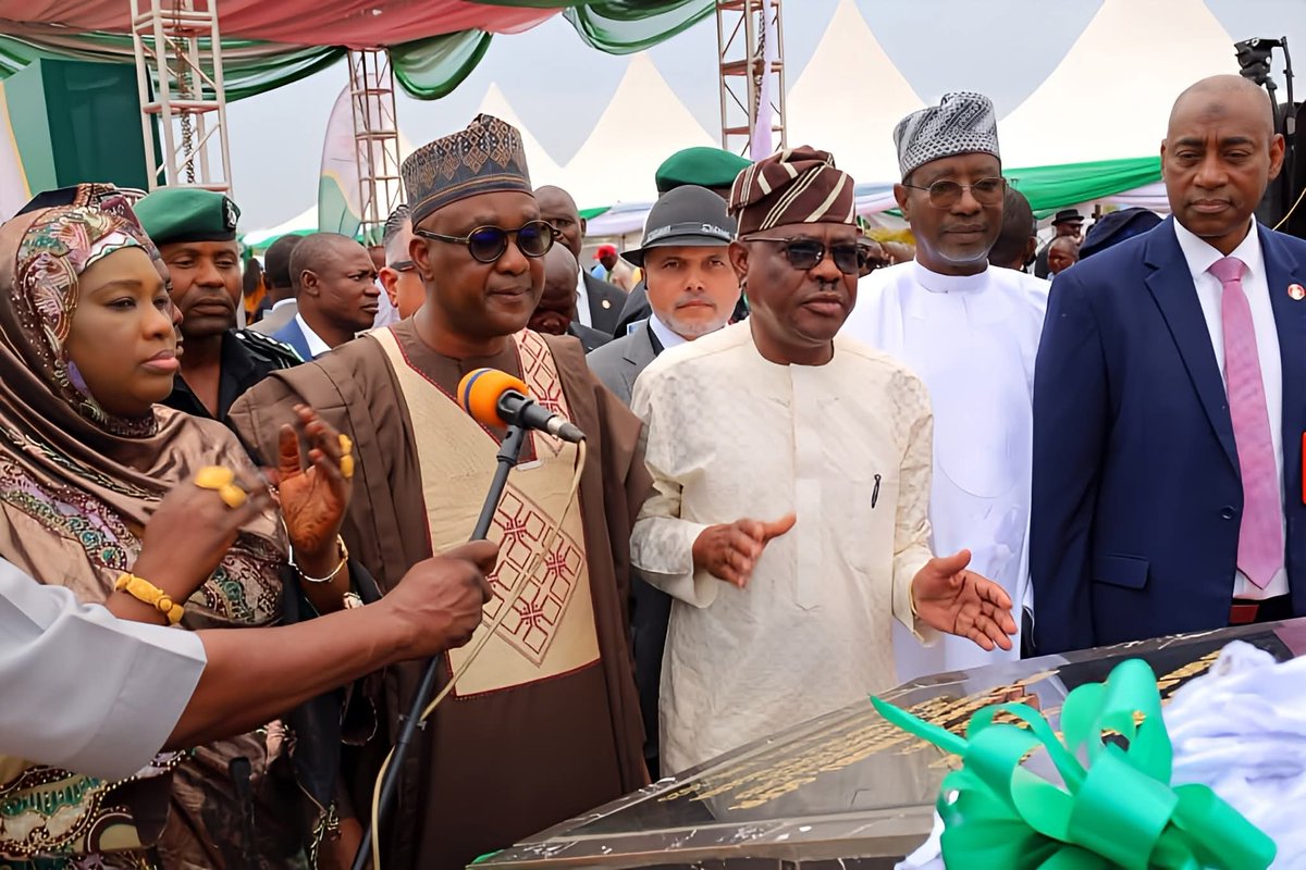 GovWike's tweet image. Yesterday, we inaugurated the newly-constructed access roads in Giri district of the FCT. The road was constructed withing five months.

Today, we will be commissioning the newly constructed Collector Road CN8 (Asuquo Okon Street) from Arterial Road N5 (Obafemi Awolowo Way) to…
