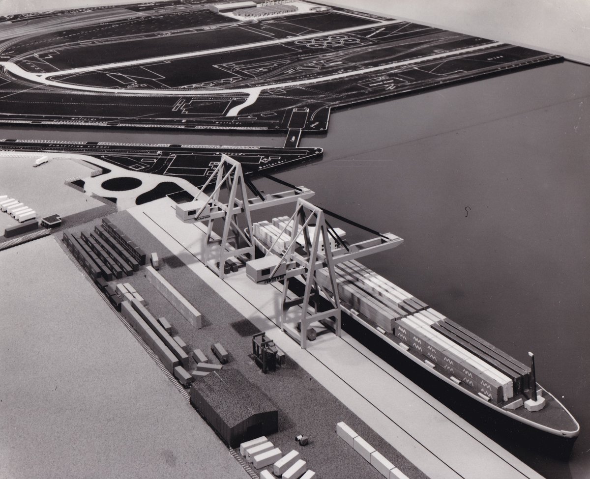 davidjohnlund's tweet image. Another model of the future of work from my book Model Britain: this shows a planned expansion to Southampton Docks to cope with the arrival of containerised freight, made by Thorp in 1967.