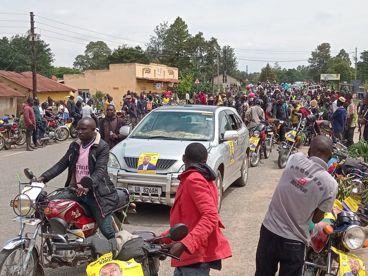 Tayari WEST TV (@tayariwesttv) on Twitter photo Crowds have gathered in anticipation of their Member of Parliament, Hon. Dan Kimosho, and security has assured them of protection and urged them to remain peaceful.
#TayariWestUpdates
📸 <a href="/ahabwa_j/">Ahabwa Job @mediaguru1</a> Crowds have gathered in anticipation of their Member of Parliament, Hon. Dan Kimosho, and security has assured them of protection and urged them to remain peaceful.
#TayariWestUpdates
📸 <a href="/ahabwa_j/">Ahabwa Job @mediaguru1</a>