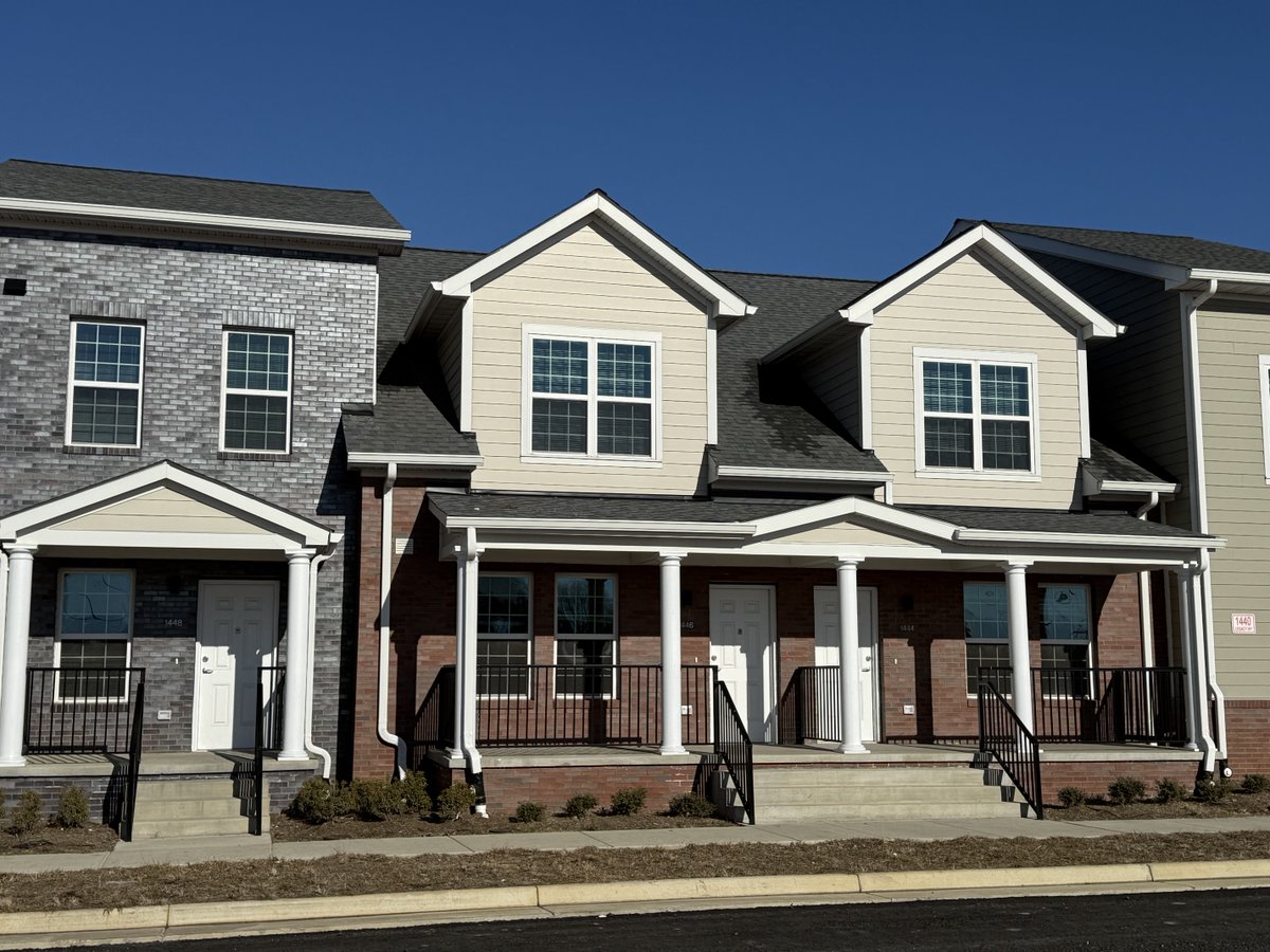 The City of Newport News is beaming again! 🌟

Legacy Landing is officially open, marking a huge step in the Marshall-Ridley Choice Neighborhood revitalization—and Sentara is proud to be a partner.💛 Read more: bit.ly/3Ti6XxC
#SentaraCares #HealthEquity #CommunityCare