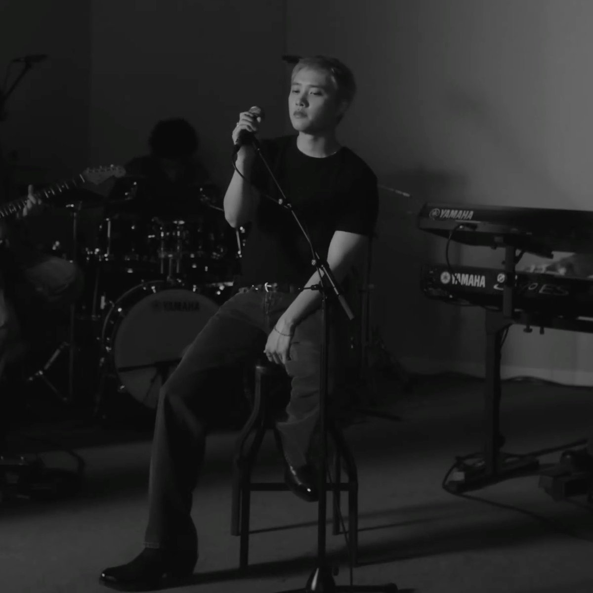 he looks so good here, help