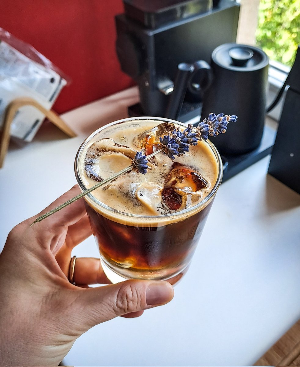 Espresso tonik 🤎🖤
Nejlepší způsob, jak v létě pít kávu 😎