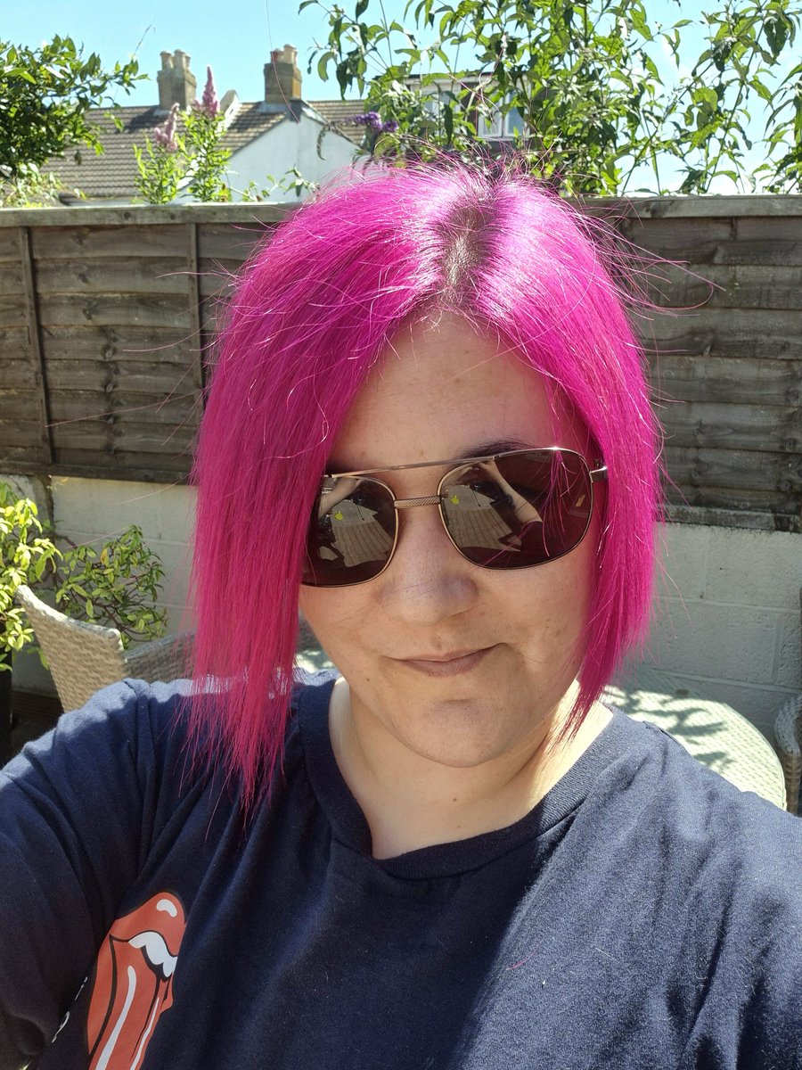 Another suuuuper warm day in the UK today! 🥵🔥