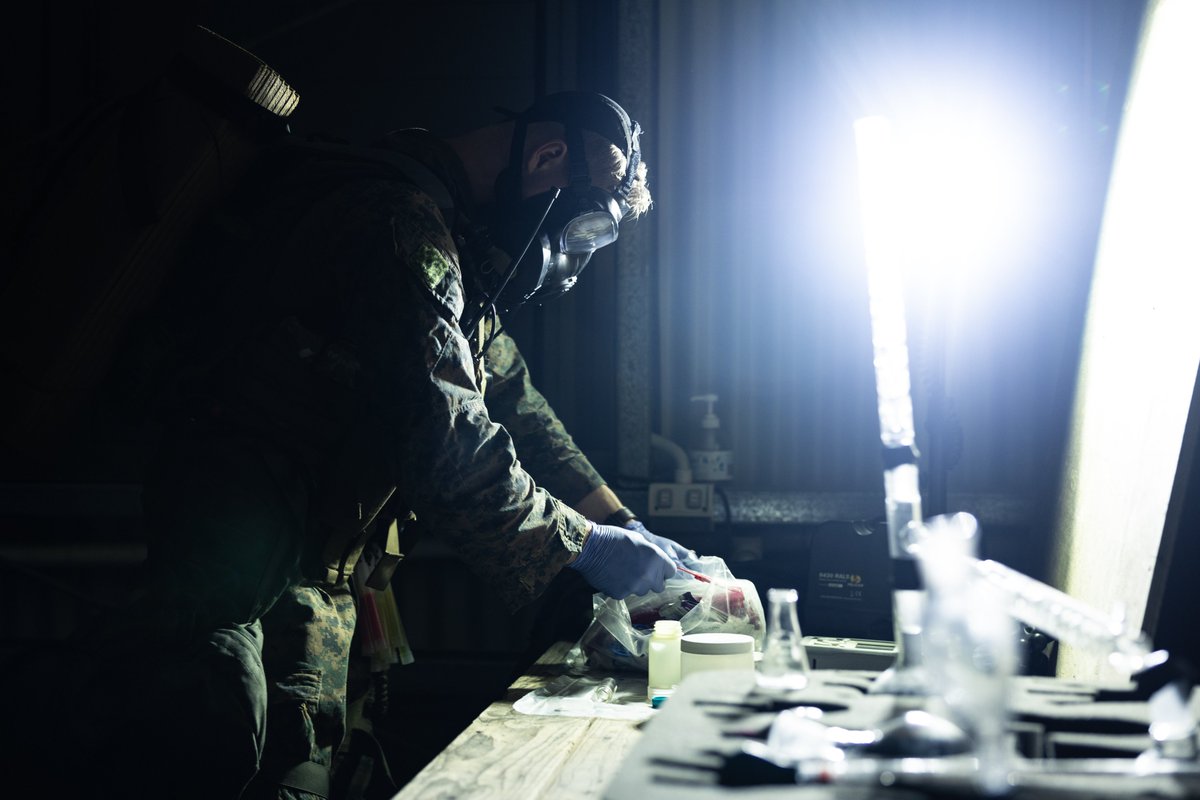 31stMeu's tweet image. 馃搷Sam Hill Airfield, Queensland, Australia, June 21, 2025.
U.S. Marines with MRF, 31st MEU, demonstrate proficiency in complex conditions and enhance readiness for CBRN threat scenarios.
(@USMC 馃摳 by Cpl. Alora Finigan)
@USNavy
@INDOPACOM
@DeptofDefense