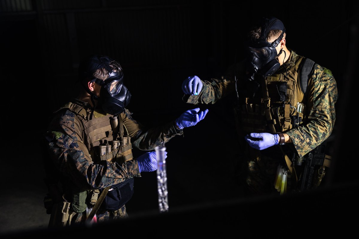 31stMeu's tweet image. 馃搷Sam Hill Airfield, Queensland, Australia, June 21, 2025.
U.S. Marines with MRF, 31st MEU, demonstrate proficiency in complex conditions and enhance readiness for CBRN threat scenarios.
(@USMC 馃摳 by Cpl. Alora Finigan)
@USNavy
@INDOPACOM
@DeptofDefense