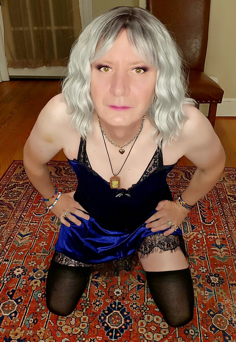 Happy Tuesday, sweeties. Hope you find something cute and purple to wear today 💋💜💋

#cd #trans #tgirl #crossdressing