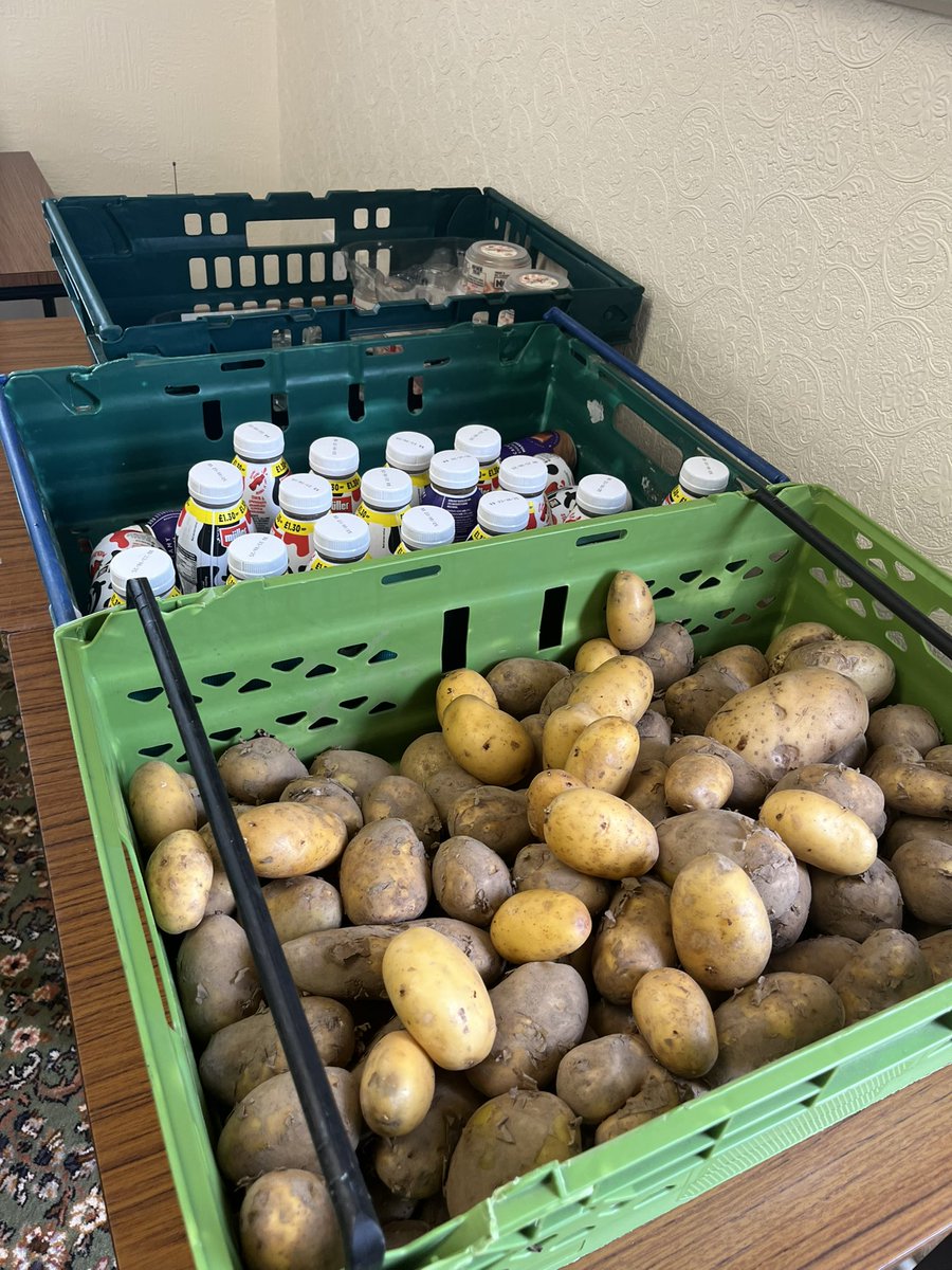 This morning at Leverton Way

Residents have concerns about cold callers, chatted with them &amp; the area housing officer about what we could do. Will soon be supplying “No Cold Calling” stickers

Great to see a full centre enjoying the breakfast club &amp; Community Pantry