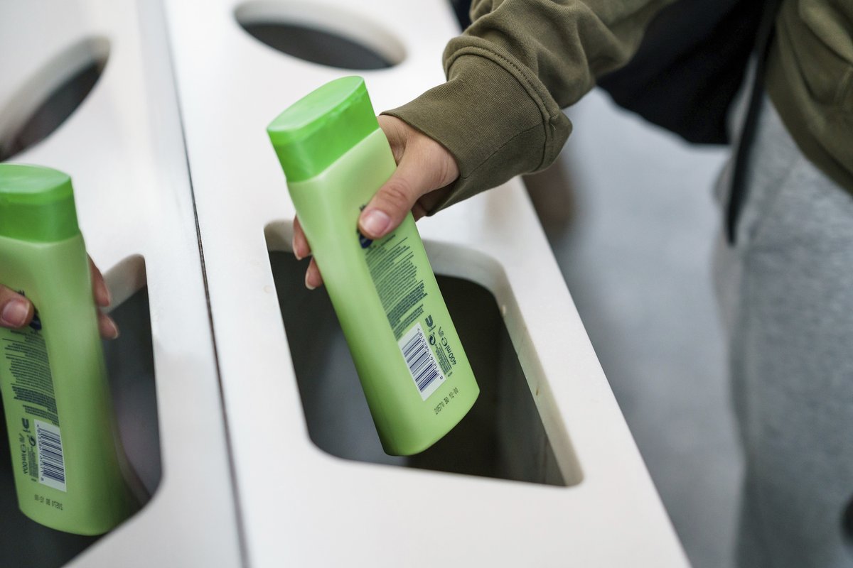 Flying through Heathrow soon? Here's what to do to prepare for security. 

✈️ Follow your airline's advice for arriving at the airport.
📲 Watch our handy video to help you prepare for security.

ℹ️ Learn more: Youtube.com/watch?v=TDZENK…