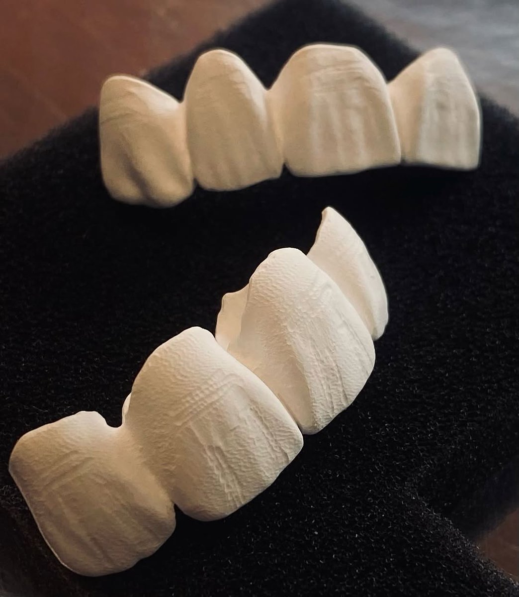 TheLabProtesis's tweet image. Hoy hemos estado retocando unas piezas de Circonio talladas en CNC, así es como se ven nuestros trabajos antes de ser cocidos a más de 1400°C!

¿Quieres contratar nuestros servicios? No dudes en llamar al 913-230-700, o en enviarnos un DM!