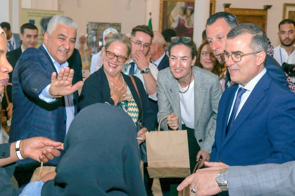 Savina Ammassari (@savinaammassari) on Twitter photo La 1ère Rencontre nationale sur l’#ESS marque une étape clé vers une stratégie nationale de développement de l’économie sociale et solidaire.
Soutenue par le <a href="/PNUDAlgerie/">PNUD Algérie</a> et <a href="/UEenAlgerie/">Union européenne en Algérie</a>, elle promeut l’inclusion économique durable des jeunes entrepreneur.e.s en #Algérie. La 1ère Rencontre nationale sur l’#ESS marque une étape clé vers une stratégie nationale de développement de l’économie sociale et solidaire.
Soutenue par le <a href="/PNUDAlgerie/">PNUD Algérie</a> et <a href="/UEenAlgerie/">Union européenne en Algérie</a>, elle promeut l’inclusion économique durable des jeunes entrepreneur.e.s en #Algérie.