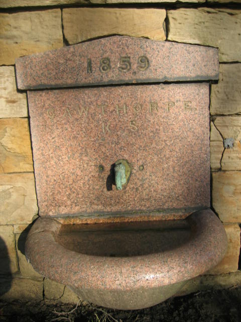 A drinking fountain is perfect in this hot weather, the Kay-Shuttleworths of Gawthorpe paid for two. Sadly neither has water now but visit #GawthorpeHall to find out more about the Kay-Shuttleworth family. tiny.cc/GawthorpeHall
#drinkingfountains