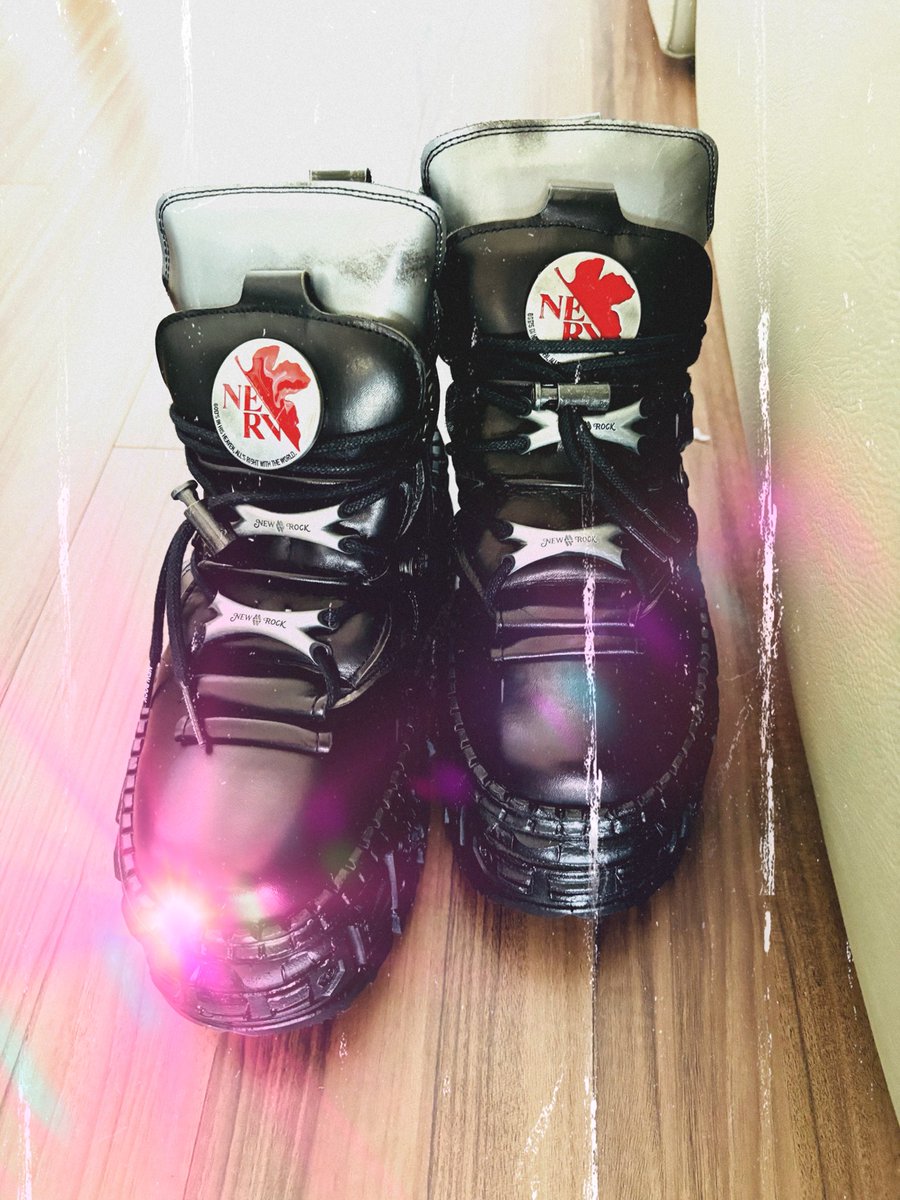 Megumi_Ogata's tweet image. 元々たまーに買ってたブランドとのコラボと聞きお気楽に予約したら思いの外お気楽でないのが届いた件について

#エヴァ
#NEWROCK