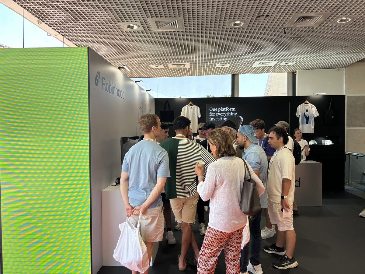 在戛纳ethcc现场，Robinhood是最大的赞助商，产品团队也都在，大家有啥问题想问的？