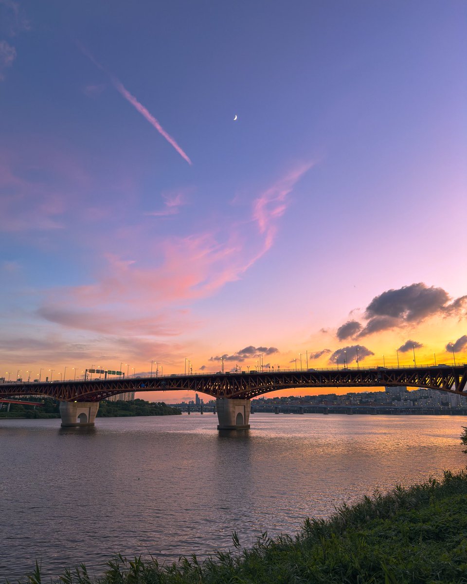 미술관에 들어온 것 같은 요즘 서울 하늘