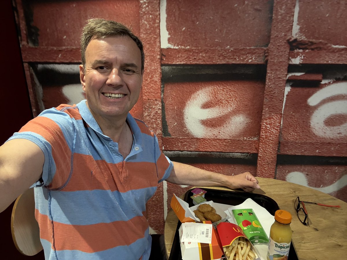 GregHands's tweet image. Inspired by my earlier pep talk on @LinkedIn about working in McDonalds, I’m here for lunch.
After 2 days with a mystery virus, you know you’ve recovered when you can eat
🍔 1/4lb with cheese
🍗 6 nuggets
🍟 Large
🥧 Hot apple pie
And an orange juice for one of the 5-a-day!