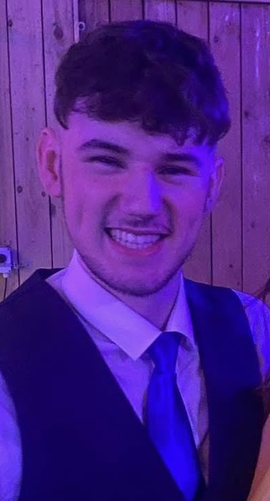 In all the gloom that is July my constant ray of sunshine, my superstar Blair has just got his uni marks… he will be graduating with a BSc WITH HONOURS in Architectural Technology!!!! To think he wasn’t going to go to Uni but his big brother made him promise “not to be a waster”