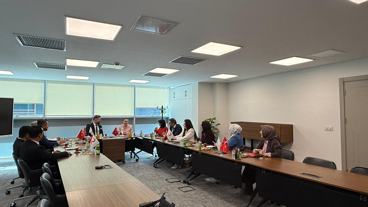 Bugün İNTİSAD Başkanı Sayın Çağrı Avcu ve kıymetli heyetini Kızılay İstanbul Başkanlığızda ağırladık.
Kızılay’ın yürüttüğü çalışmaları anlatarak, dernek üyelerini gönüllülüğe davet
“Savaşta ilk gördüğümüz Kızılhaç değil, Türk Kızılay’ıydı.”
#Kızılayİstanbul #İNTİSAD #Gönüllülük