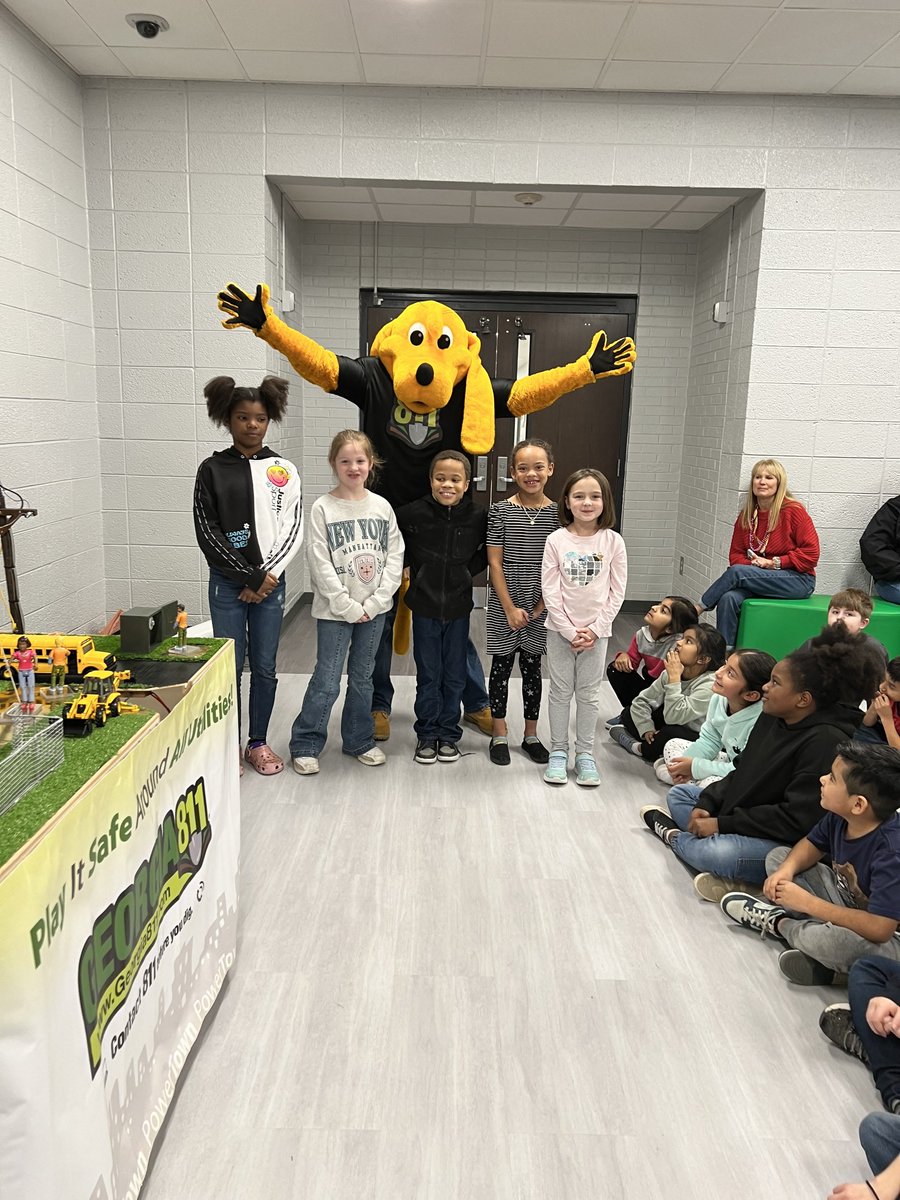 Digger Dog and Ms. Maria visited Bryon Elementary School!