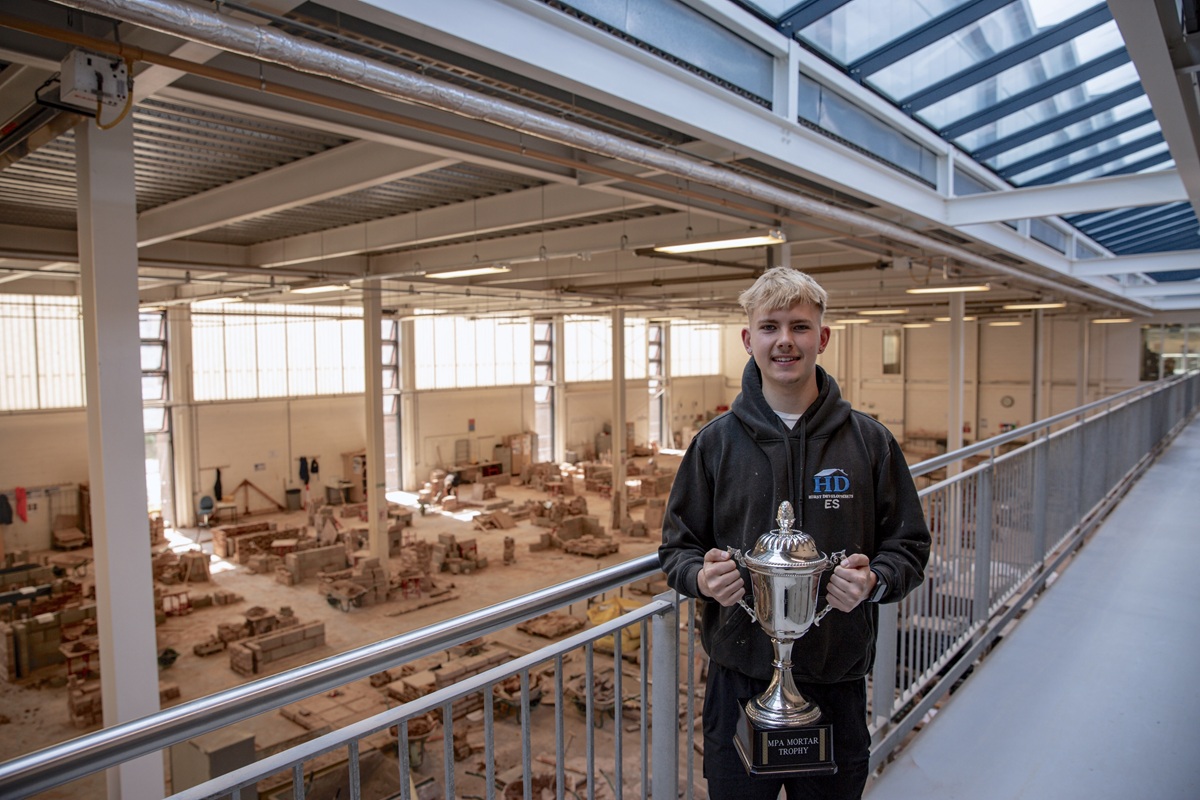 Leeds College of Building apprentice wins Guild of Bricklayers National Trophy

Read more: bit.ly/3ZZF4y5 
#bricklayers #tradespeople