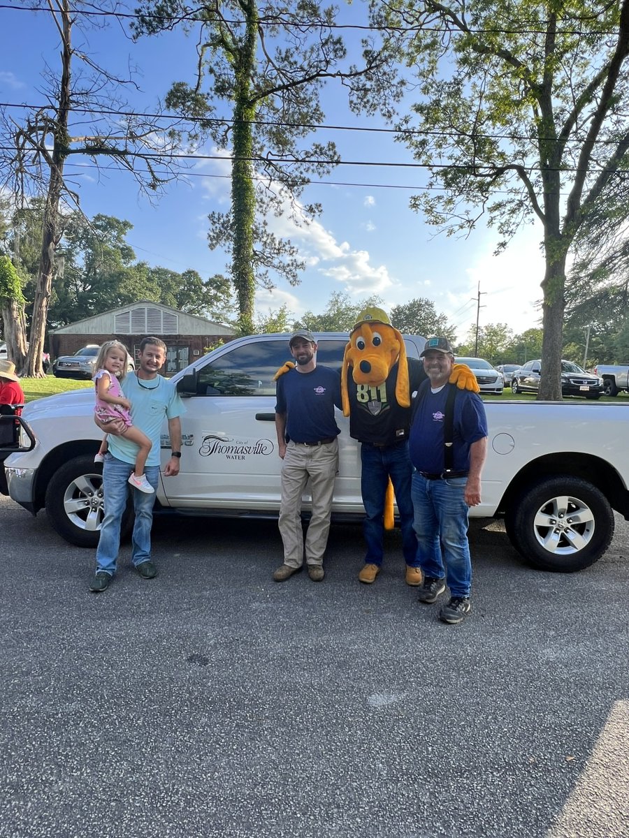If you are in the Thomasville, GA area today look for Digger Dog, Ms. Maria and City of Thomasville Utilities at the 103th Annual Rosebud Parade at 7pm tonight!