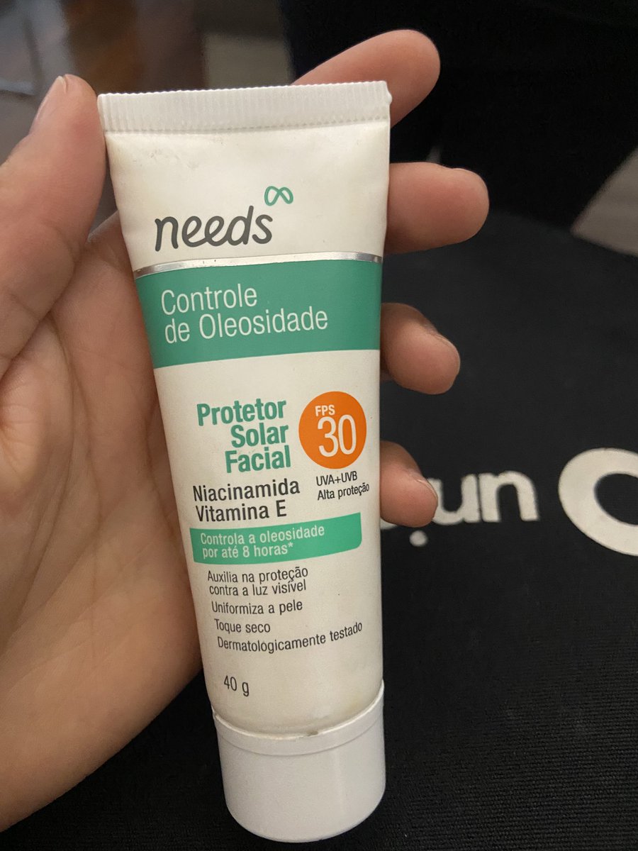 comprei esse protetor da needs 2 meses atrás e ele era consistente.. agora comprei de novo e ele está totalmente fluido e aguado, o estranho é que NADA na embalagem está atualizado sobre isso kkk tô com medo de estar estragado