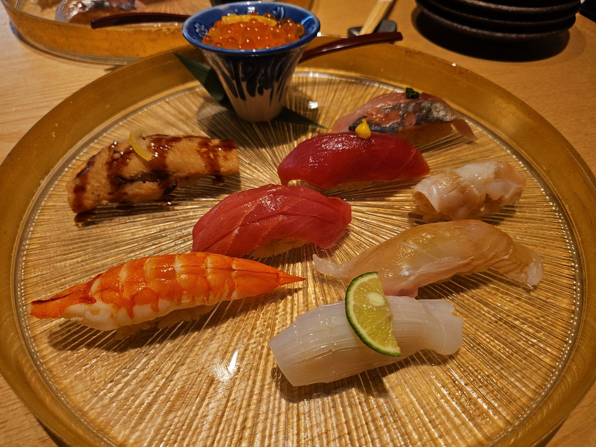 연세음쟝이랑 메챠쿠챠 초밥을 먹었다