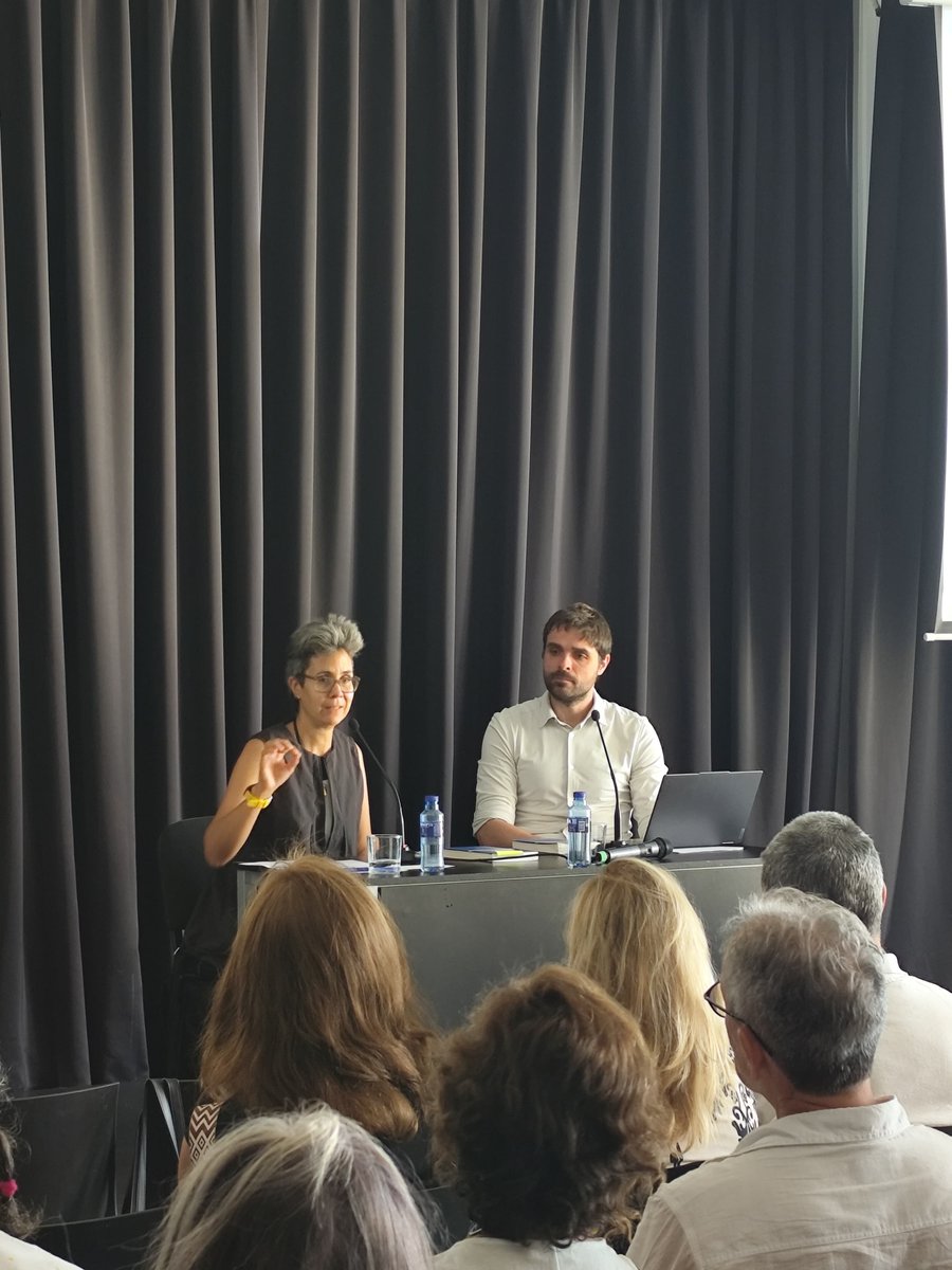 UNEDMadrid's tweet image. 🖤Ya está en marcha “Emociones oscuras. Reflexiones desde la filosofía, la psicología y la historia cultural” en el @cbamadrid.
¡Gracias a Mariana Alessandri y a @ecabanasd por darle inicio a este curso! 👏
#CursosDeVeranoUNED #UNEDMadrid