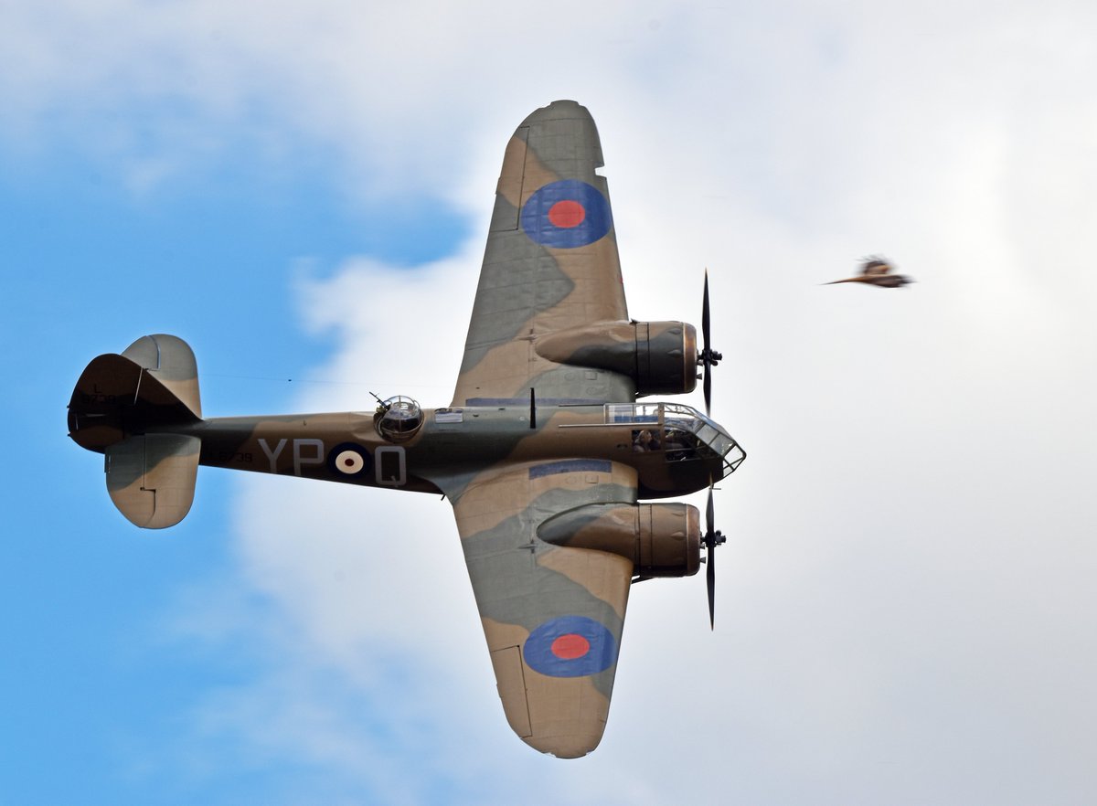 Burntime0101's tweet image. When you get distracted by a different kind of kite...