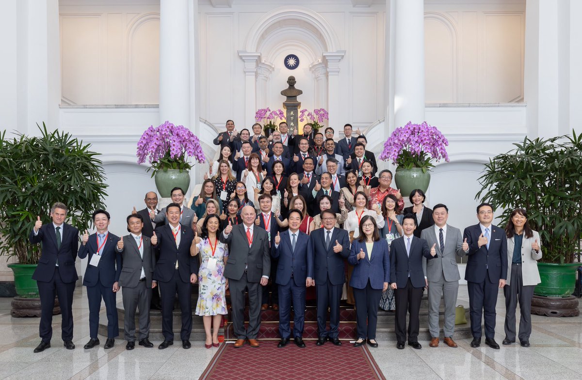 ChingteLai's tweet image. A warm welcome to our guests at the 2025 Taiwan International Ocean Forum. When I took office I said #Taiwan looks to develop our strengths as a maritime nation; and we are doing just that—investing in marine tech & security for a free & open ocean & sustainable blue economy.
