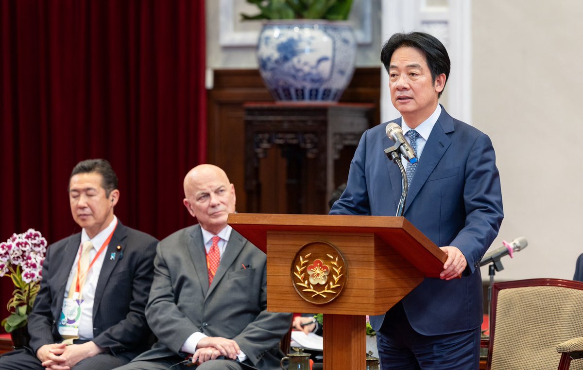ChingteLai's tweet image. A warm welcome to our guests at the 2025 Taiwan International Ocean Forum. When I took office I said #Taiwan looks to develop our strengths as a maritime nation; and we are doing just that—investing in marine tech & security for a free & open ocean & sustainable blue economy.