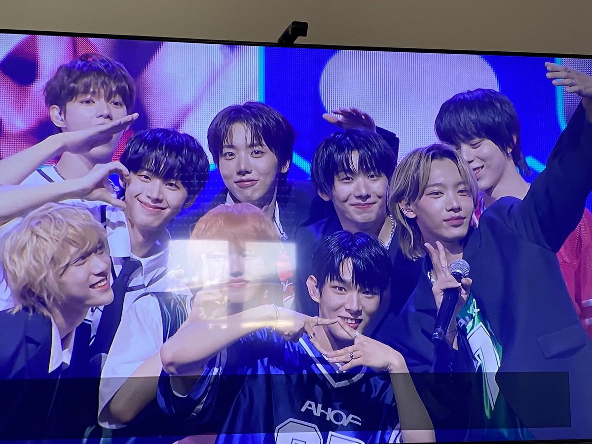 yourboiares's tweet photo. AHOF recreating their first photo😍
#AHOF
#ahofdebut
#WHOWEARE
#AHOF_Rendezvous_Teaser
@AHOF_official https://t.co/vWF4N57tnu