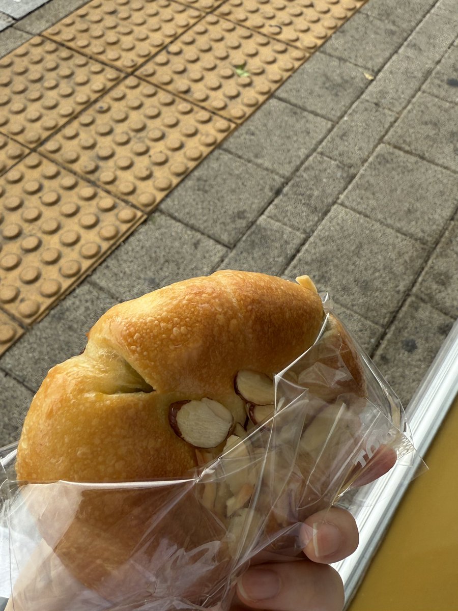 nvtryy's tweet photo. 밥 너무 잘 먹고 다녀요 https://t.co/jVDe5Pepvy