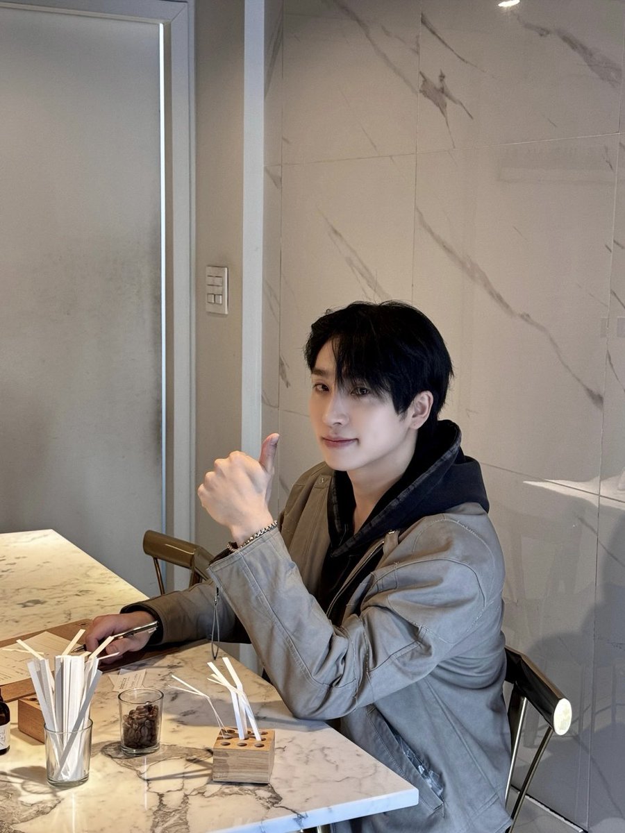 [📸] 더비 생각해서 만든 소중한 향수💛🍯

youtu.be/vLKEQiVh-uM

#THEBOYZ #더보이즈
#SANGYEON #상연