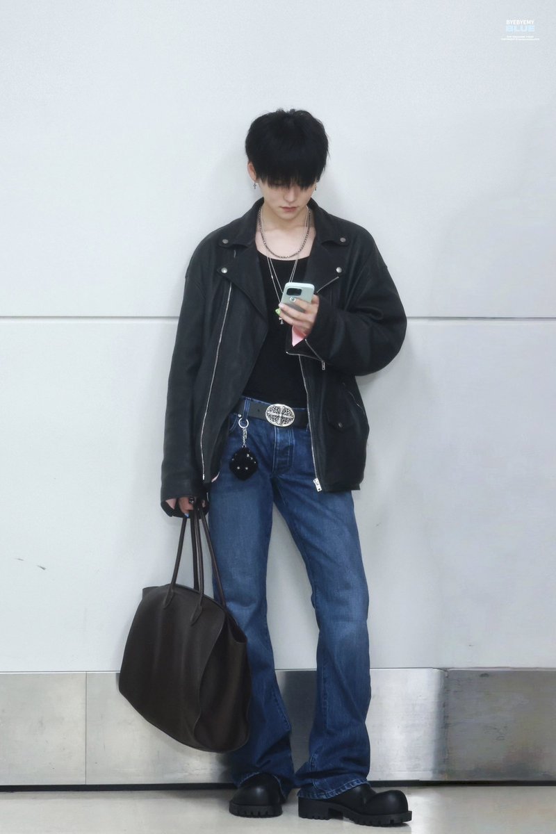 byebyemyblue515's tweet image. 250701 HND๐ฌ๏ธ
#์์ #YOSHI #ใจใท #้ๆฌ่ณๅ
ธ
#ํธ๋ ์ #TREASURE #ใใฌใธใฃใผ