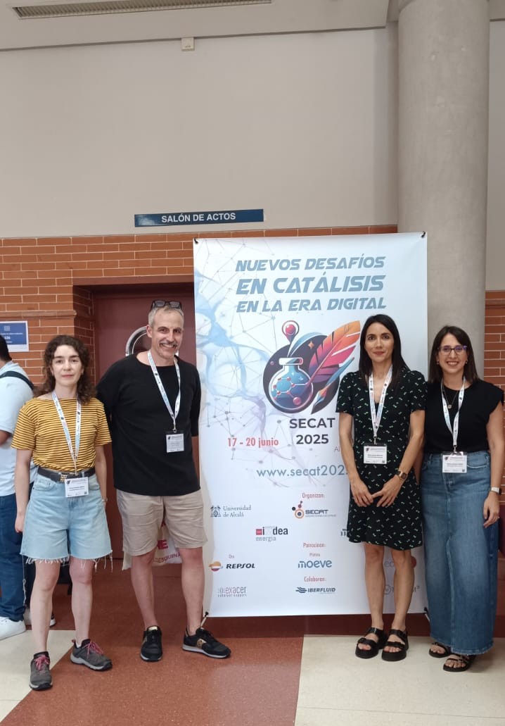 Muy contenta de haber participado en la #SECAT2025 en Alcalá de Henares🎉
Presenté el trabajo realizado en la <a href="/UNavarra/">UPNA - Universidad</a>: Óxidos de alta entropía como catalizadores para la hidrogenación de CO₂🧪
Gran organización, ciencia de calidad y reencuentros que inspiran 💬🤝🙌 
#Catalisis